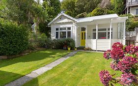 Peaceful & Private City Cottage With Carparks